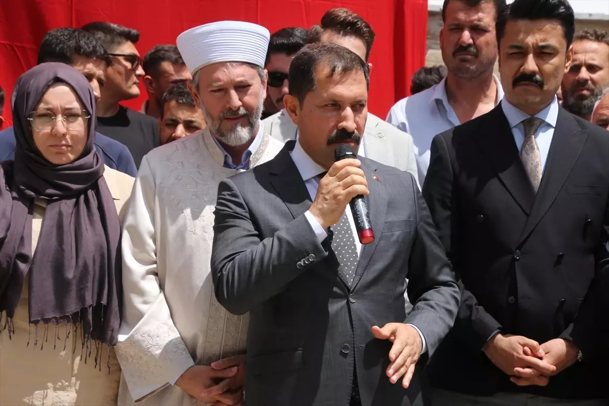 Yıkılan Cami Yeniden İbadete Açıldı