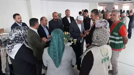 İHH Hayır Çarşısı Açıldı