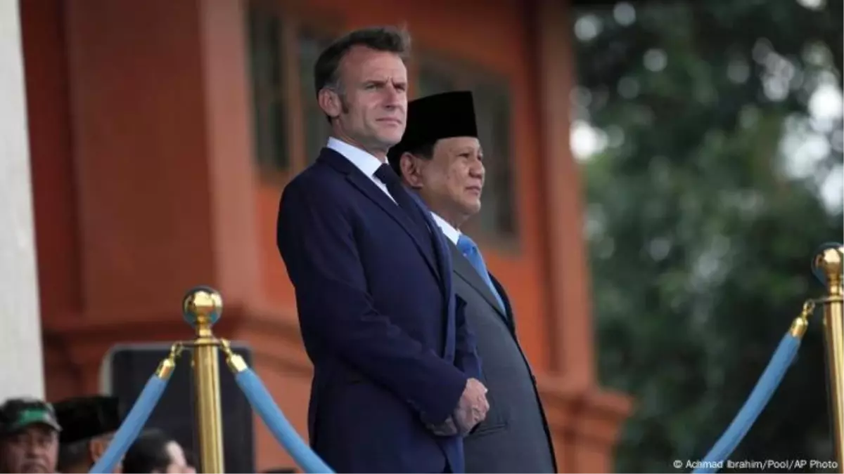 Macron, AB'yi İsrail'e Karşı Sert Olmaya Çağırdı