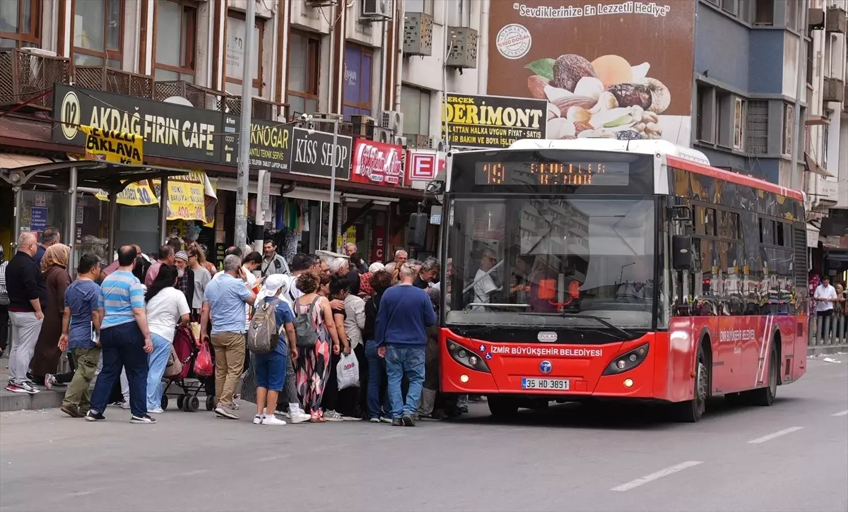 İzmir'de ESHOT Grevi Toplu Taşımayı Aksatıyor