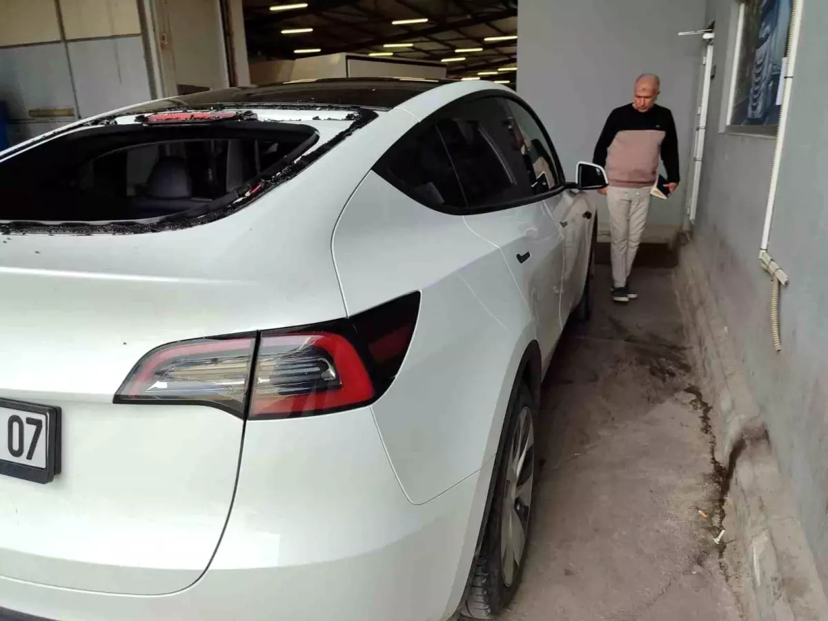 Serik'te Dolu Yağışı Zarara Yol Açtı