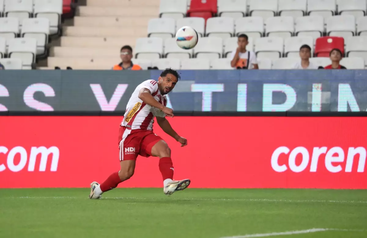Trabzonspor, Antalyaspor'u 2-0 Yendi