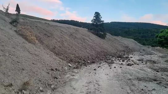 Karabük'te Toprak Kayması, Köy Yolu Kapandı