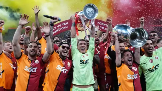 Galatasaray şampiyonluğu taraftarı önünde kutladı