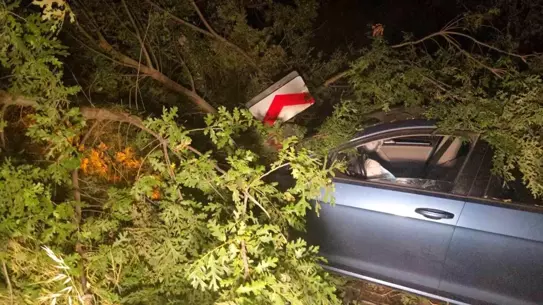 Bursa'da Motosiklet ve Otomobil Çarpıştı