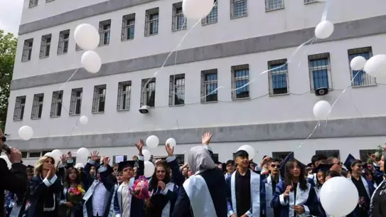 Öğrenciler Gazze için Balon Uçurdu