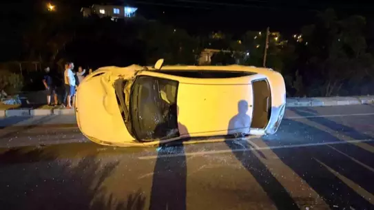 Antalya'da Kaza: Sürücü Yaralı Kurtuldu