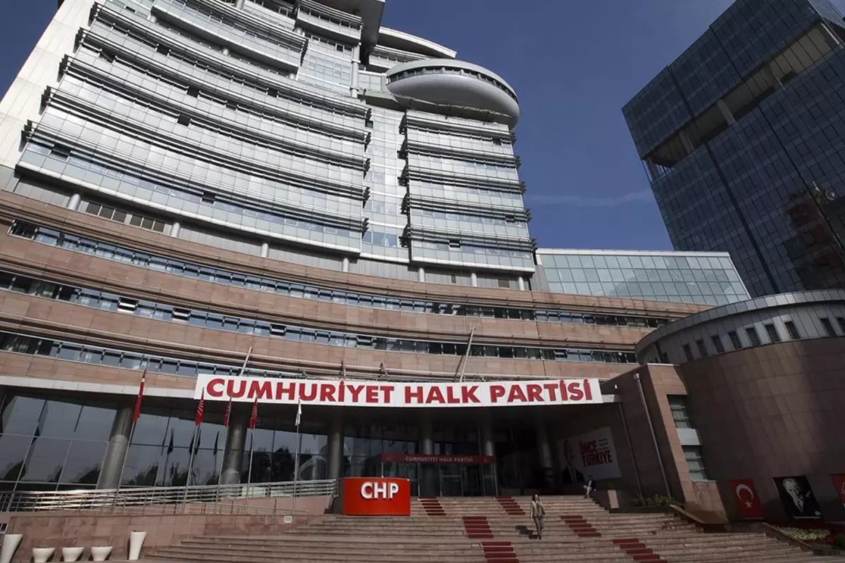 Belediyelere yapılan son operasyon sonrası CHP olağanüstü toplanıyor.