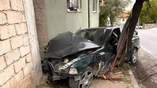 Ehliyetsiz Sürücü Kazada Yaralandı