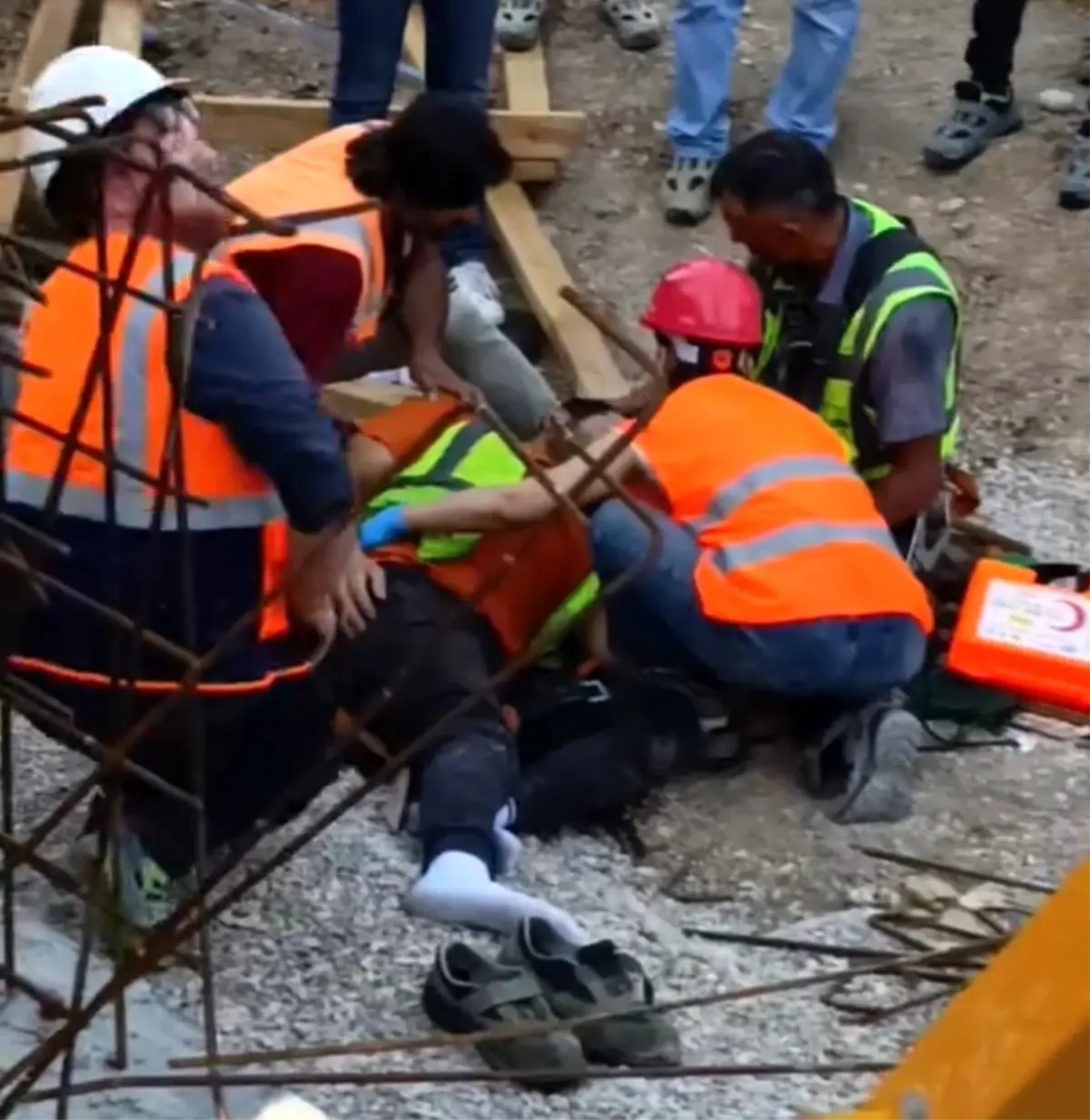 Adana'da Depo İnşaatında İşçi Yaralanmaları