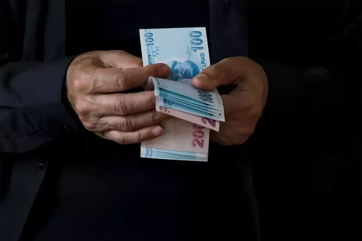 Hem emekli olup hem de geriye dönük maaş almak mümkün
