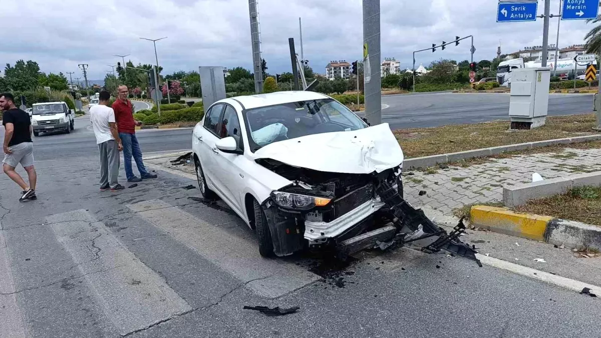 Manavgat'ta Trafik Kazası: 1 Yaralı
