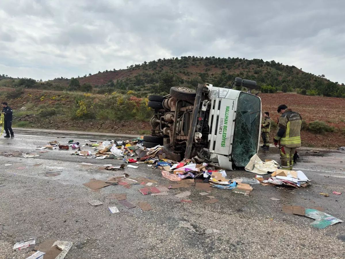 Nallıhan'da Çöp Kamyonu Devrildi: 1 Ölü