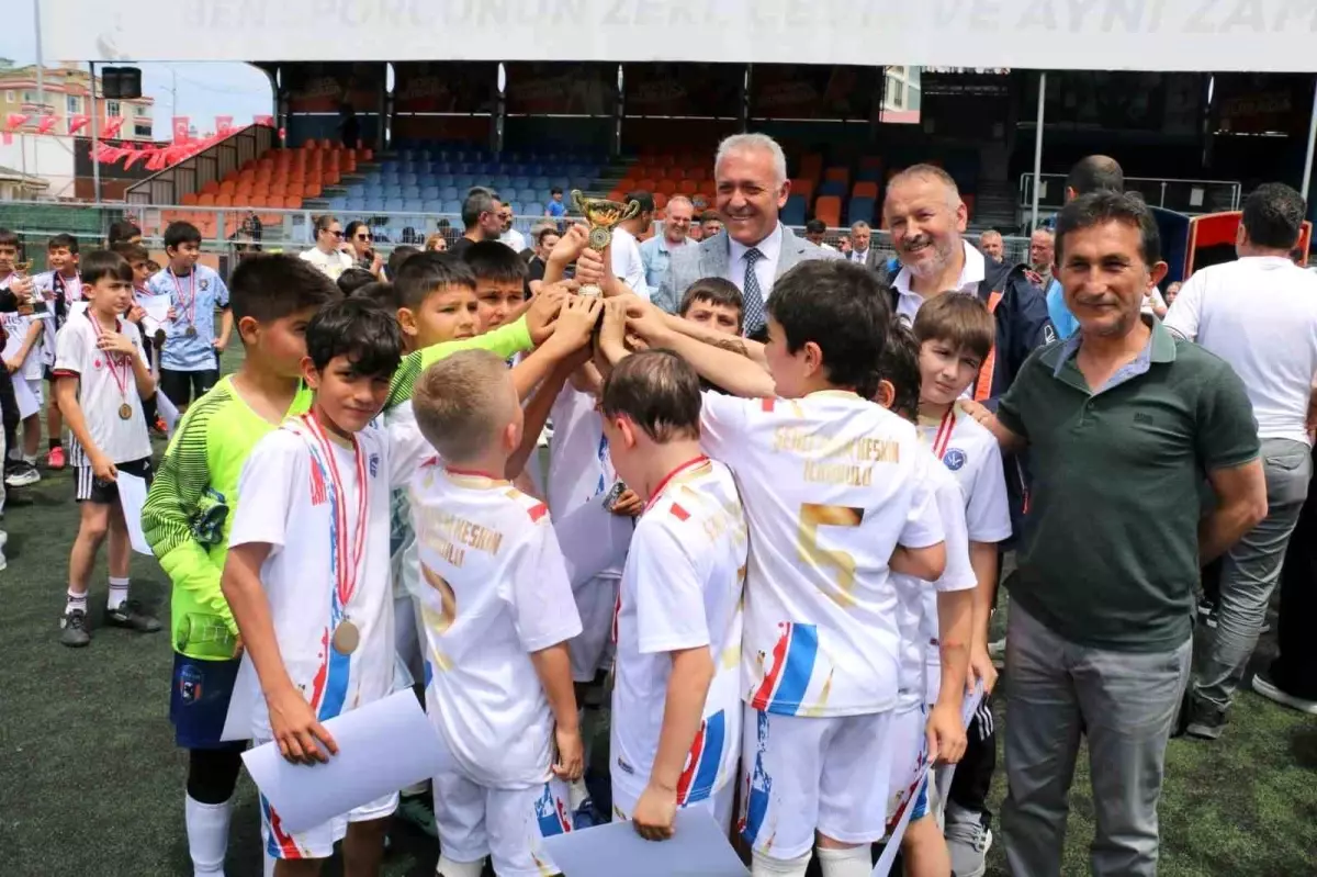 Atakum Belediyesi'nin düzenlendiği ilkokullar arası futbol turnuvası sona erdi