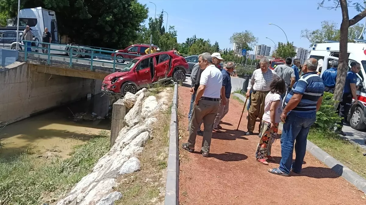Tarsus'ta Trafik Kazası: 3 Yaralı
