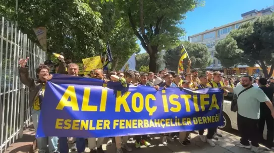 Fenerbahçeli Taraftarlardan Yönetim Protestosu