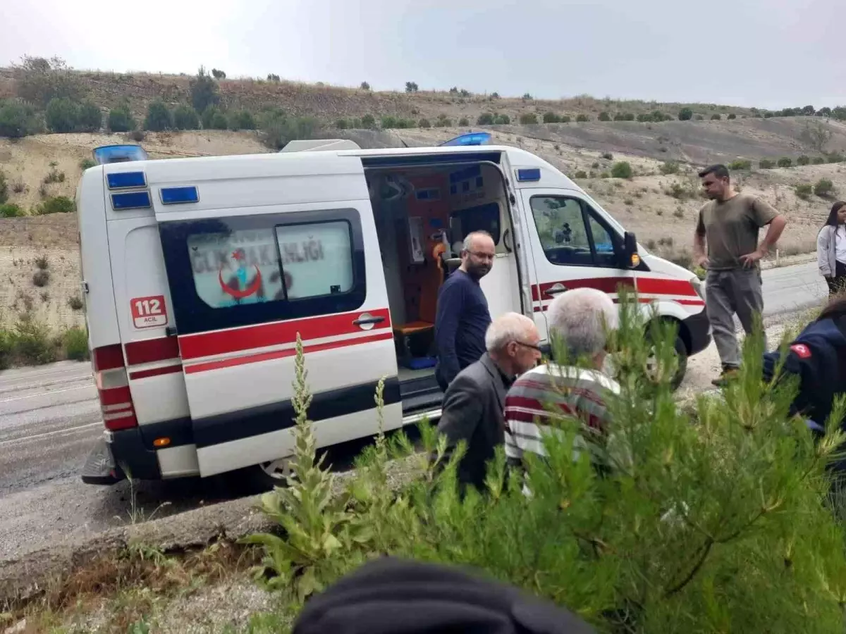Denizli'de Otomobil Şarampole Yuvarlandı