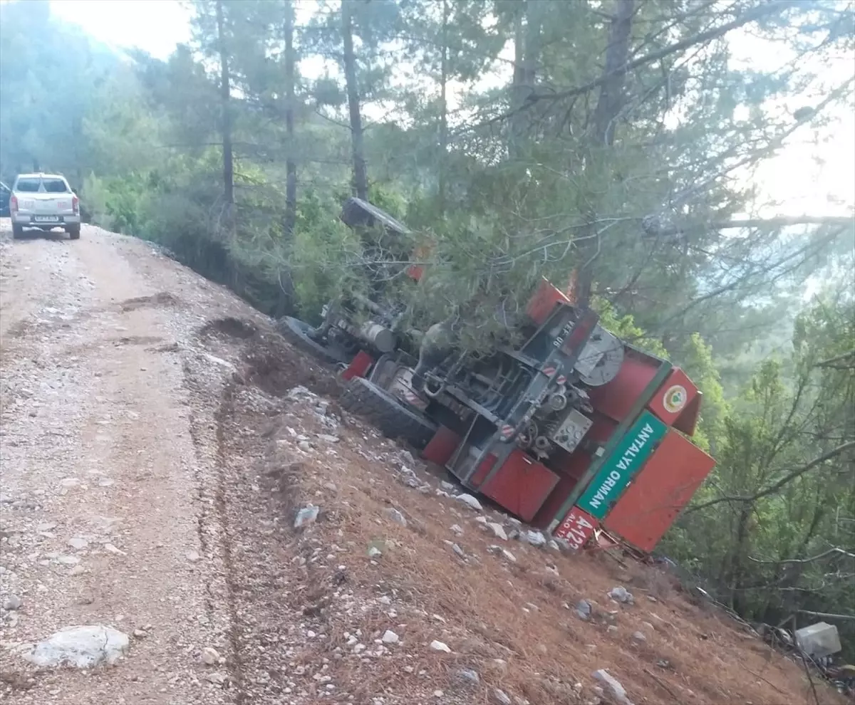 Kumluca'da Arazöz Devrildi