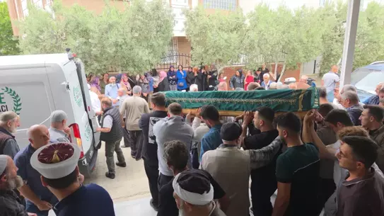 Bursa'da Baltayla Öldürülen Genç Defnedildi
