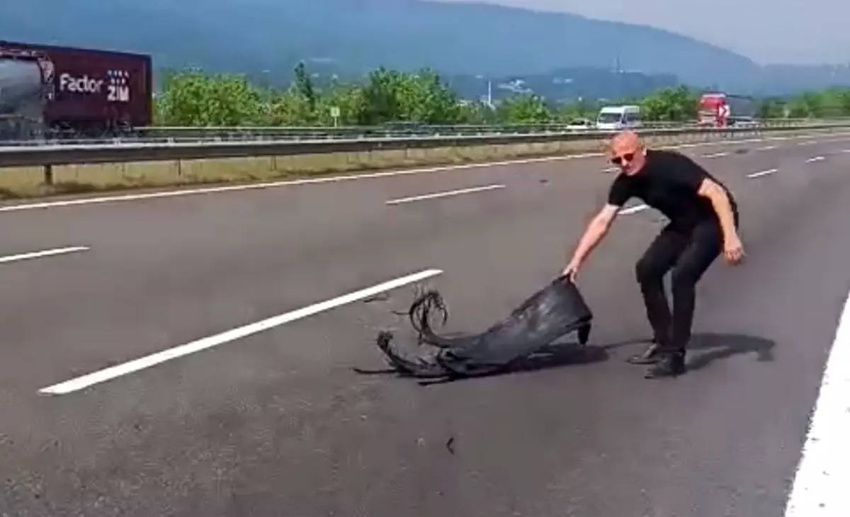 Bolu'da Duyarlı Vatandaş Otoyolda Tehlikeyi Önledi