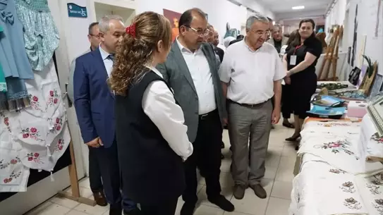 Gölyaka'da Yıl Sonu Sergisi Açıldı