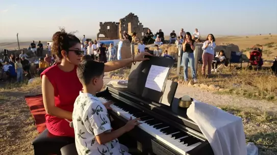 Zerzevan Kalesi'nde Bilim ve Sanat Etkinliği