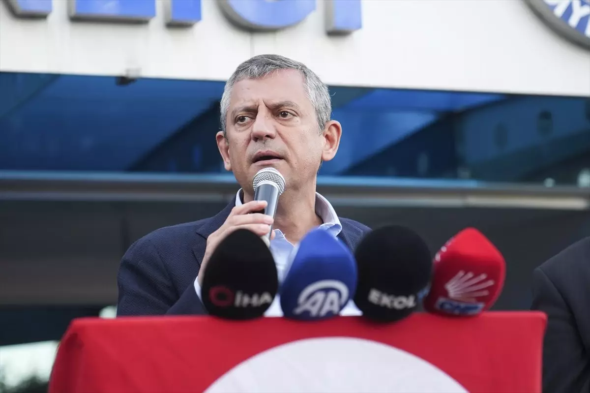 Özgür Özel, Yolsuzluk Soruşturmalarına Karşı Belediye Başkanlarına Destek Verdi