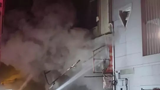 Kadıköy'de Elektronik Mağazada Yangın
