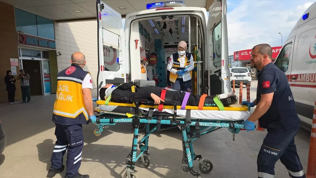 İnegöl'de Trafik Kazası: 3 Yaralı