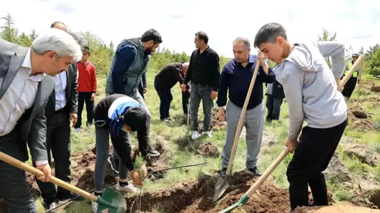 Talas'ta Çocuklar Doğa İçin Fidan Dikti