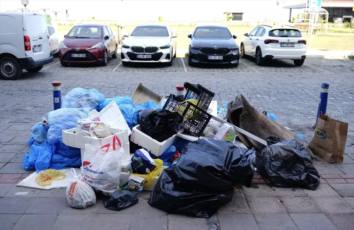 İzmir'de Büyük Grev Devam Ediyor
