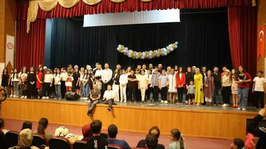Siirt'te öğrencilerden yıl sonu gösterisi