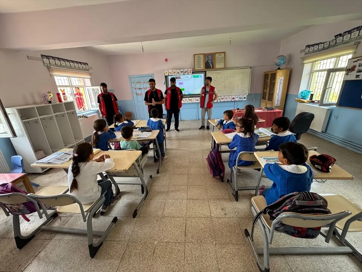 Damla Projesi Gençleri Van'da Çocuklarla Buluştu