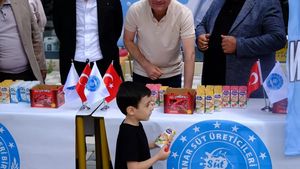 Karapınar'da Ücretsiz Süt Dağıtımı