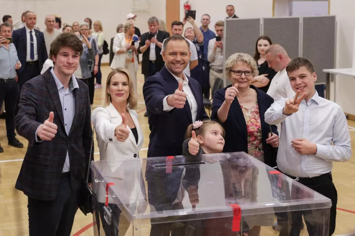 Polonya Cumhurbaşkanlığı Seçimi İkinci Turu Başladı