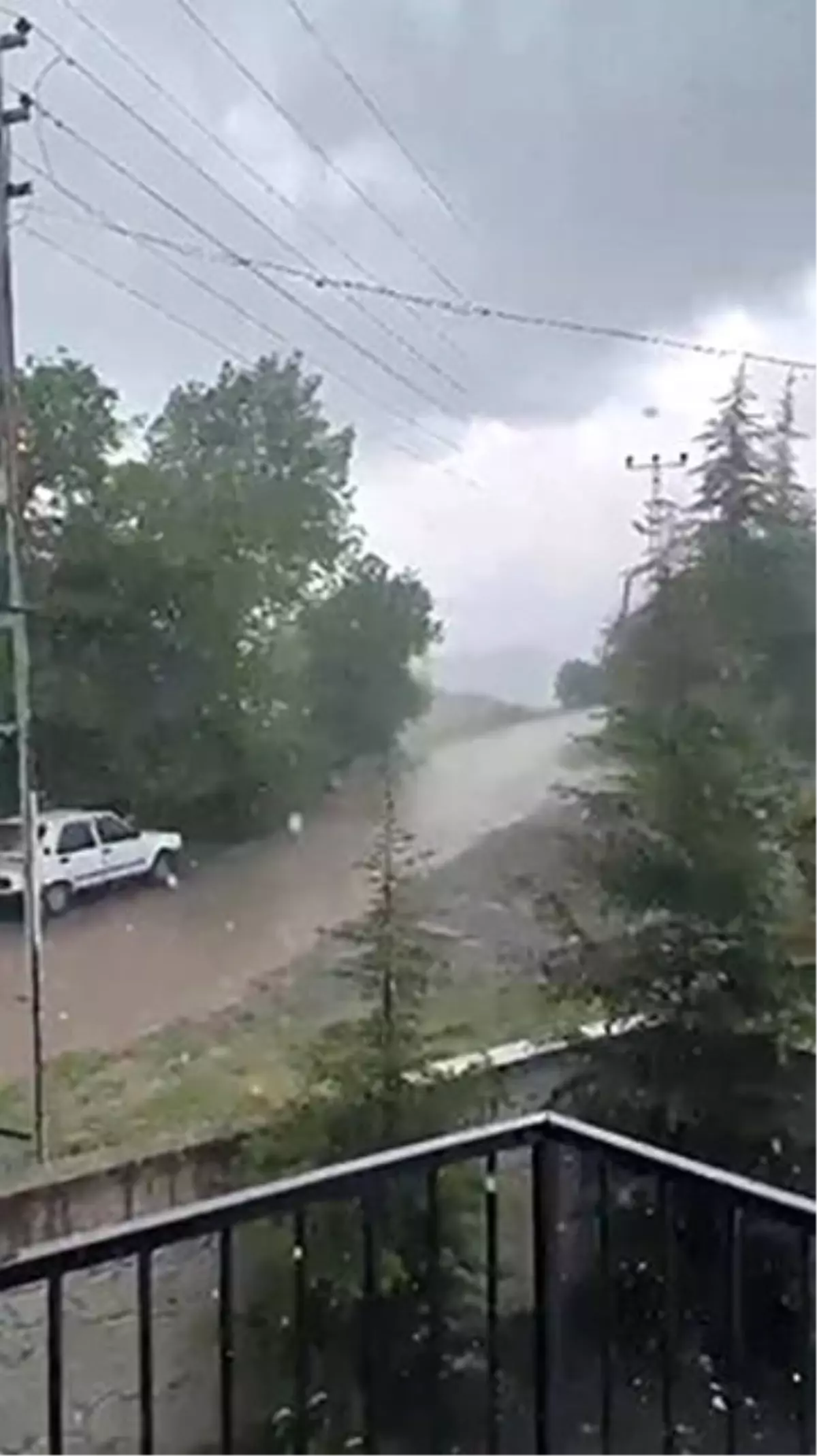 Kahramankazan'da Dolu Yağışı Hayatı Olumsuz Etkiledi