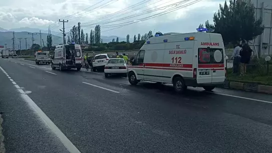 Tosya'da Trafik Kazası: 5 Yaralı