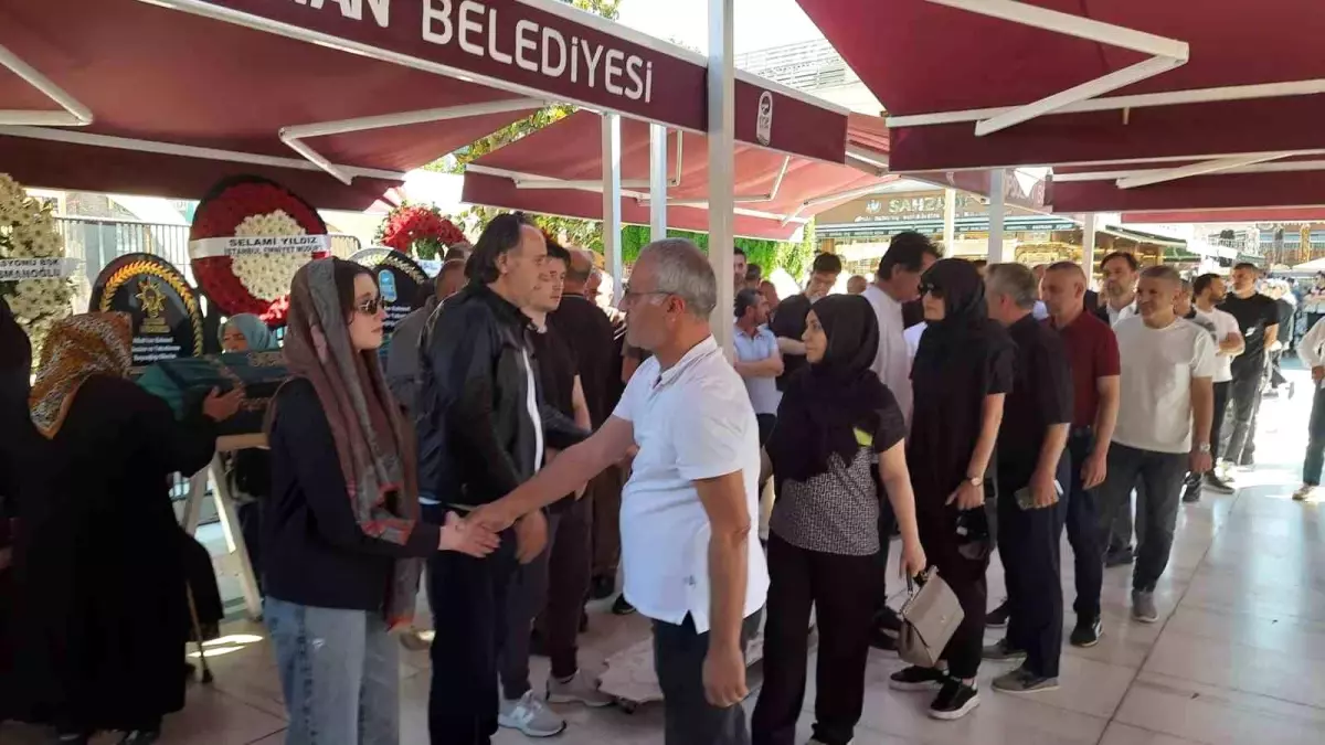 Eyüpspor Başkanı Murat Özkaya'nın Babası Ömer Sıtkı Özkaya Son Yolculuğuna Uğurlandı