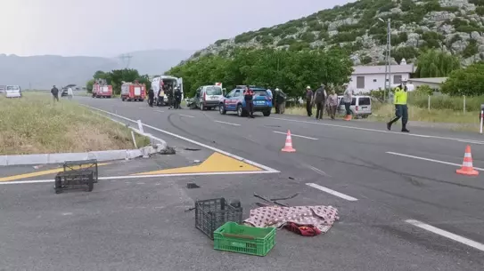 Korkuteli'nde Trafik Kazası: 1 Ölü, 3 Yaralı