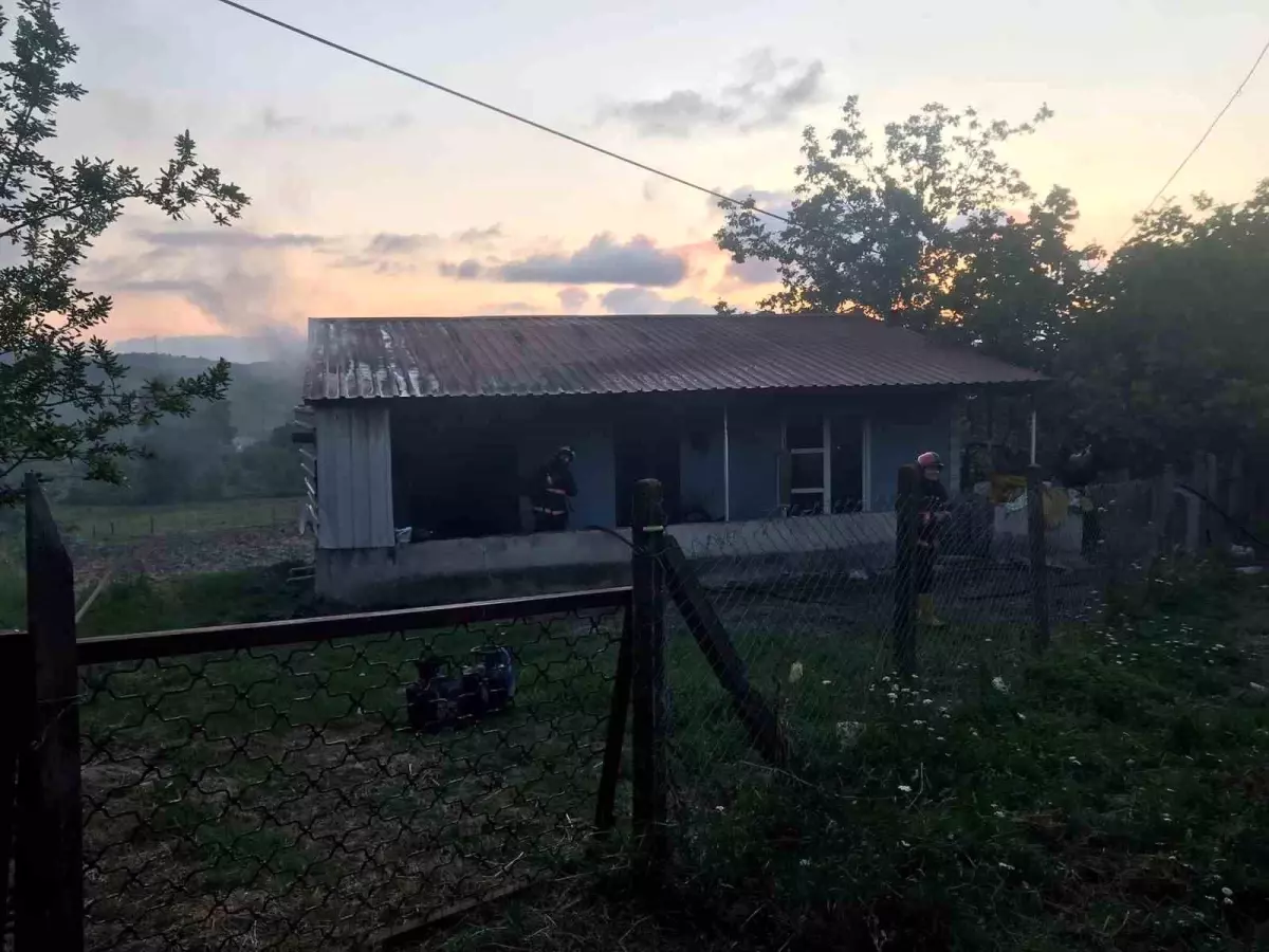 Kadın Evi Yaktı, Kaçarken Kaza Yaptı