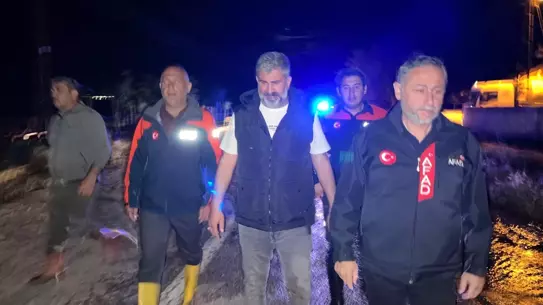 Kırşehir'de Sel Felaketi: 1 Ev Yıkıldı, 3 Ev Tahliye Edildi