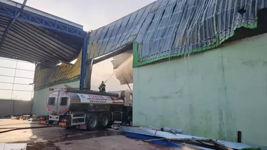 Adana'da Geri Dönüşüm Fabrikasında Yangın