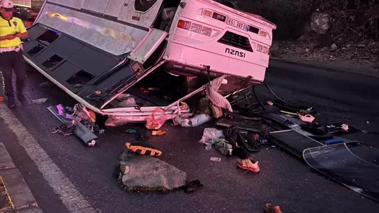 Belen'de Midibüs Devrildi: 25 Yaralı