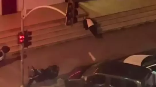 Merdivende Uyuya Kalanı Dubayla Uyandırdı