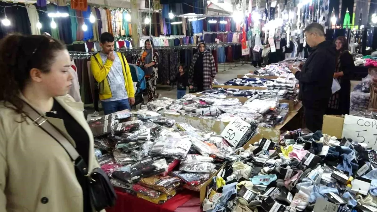 Kütahya'da Bayram Pazarı Açıldı