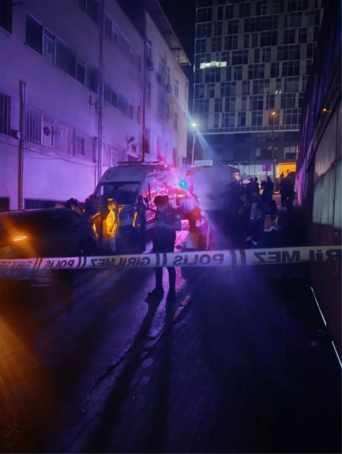 Kağıthane'de düğün çıkışı tartıştığı yakınını başına taşla vurarak öldürdü