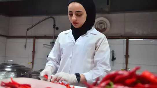 Bursa'da Acı Biber Reçeli İlgiyi Çekiyor