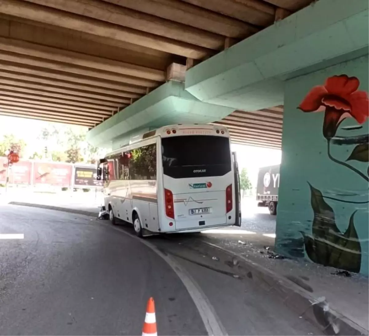 İzmit'te Servis Aracı Kazası