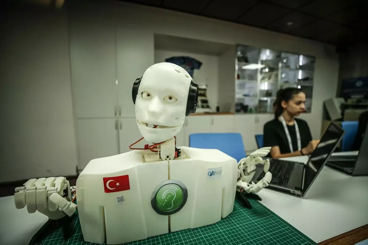 Öğrencilerden İşitme Engellilere Robot