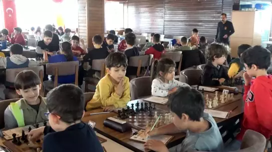 Tavşanlı'da Satranç Gençlik Turnuvası'nın Şampiyonları Belirlendi